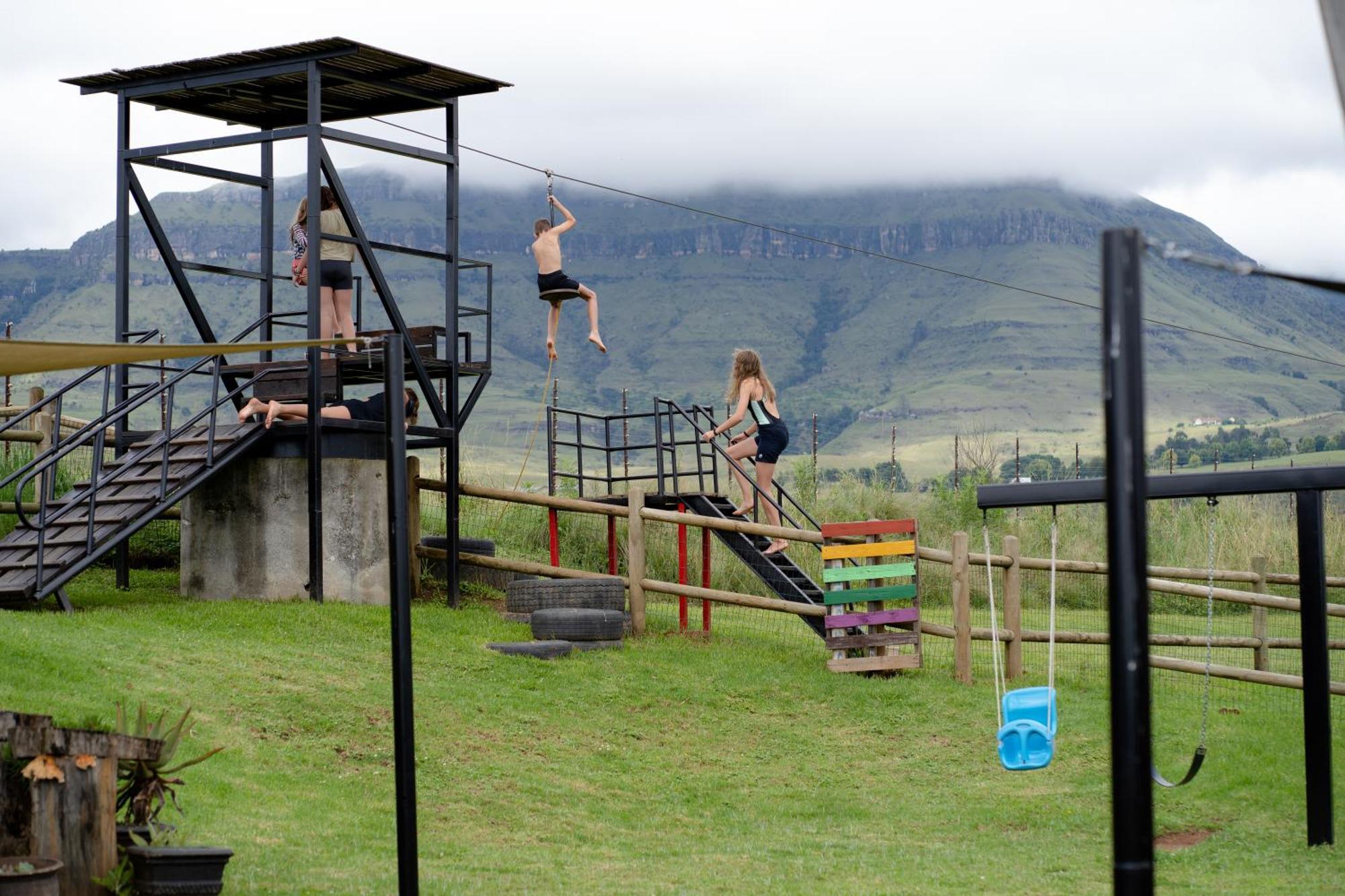 Dragonview Lodge Champagne Valley Esterno foto