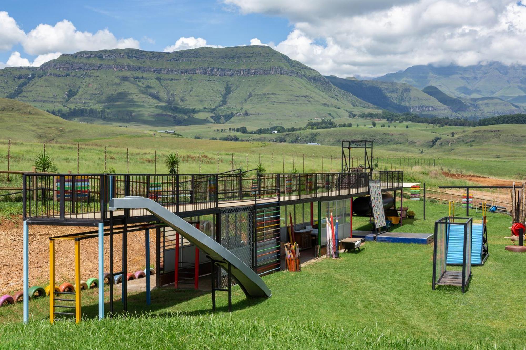 Dragonview Lodge Champagne Valley Esterno foto