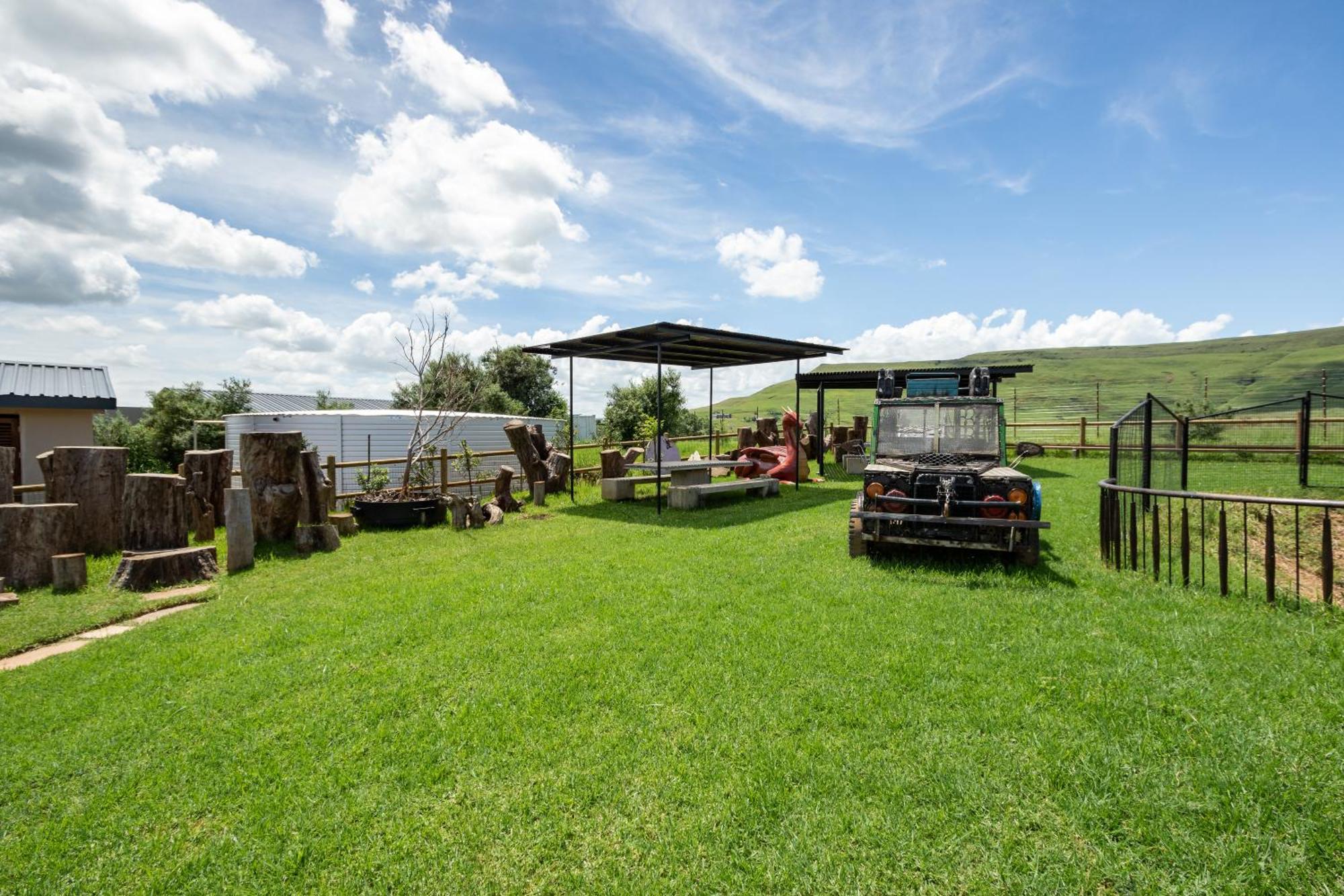 Dragonview Lodge Champagne Valley Esterno foto