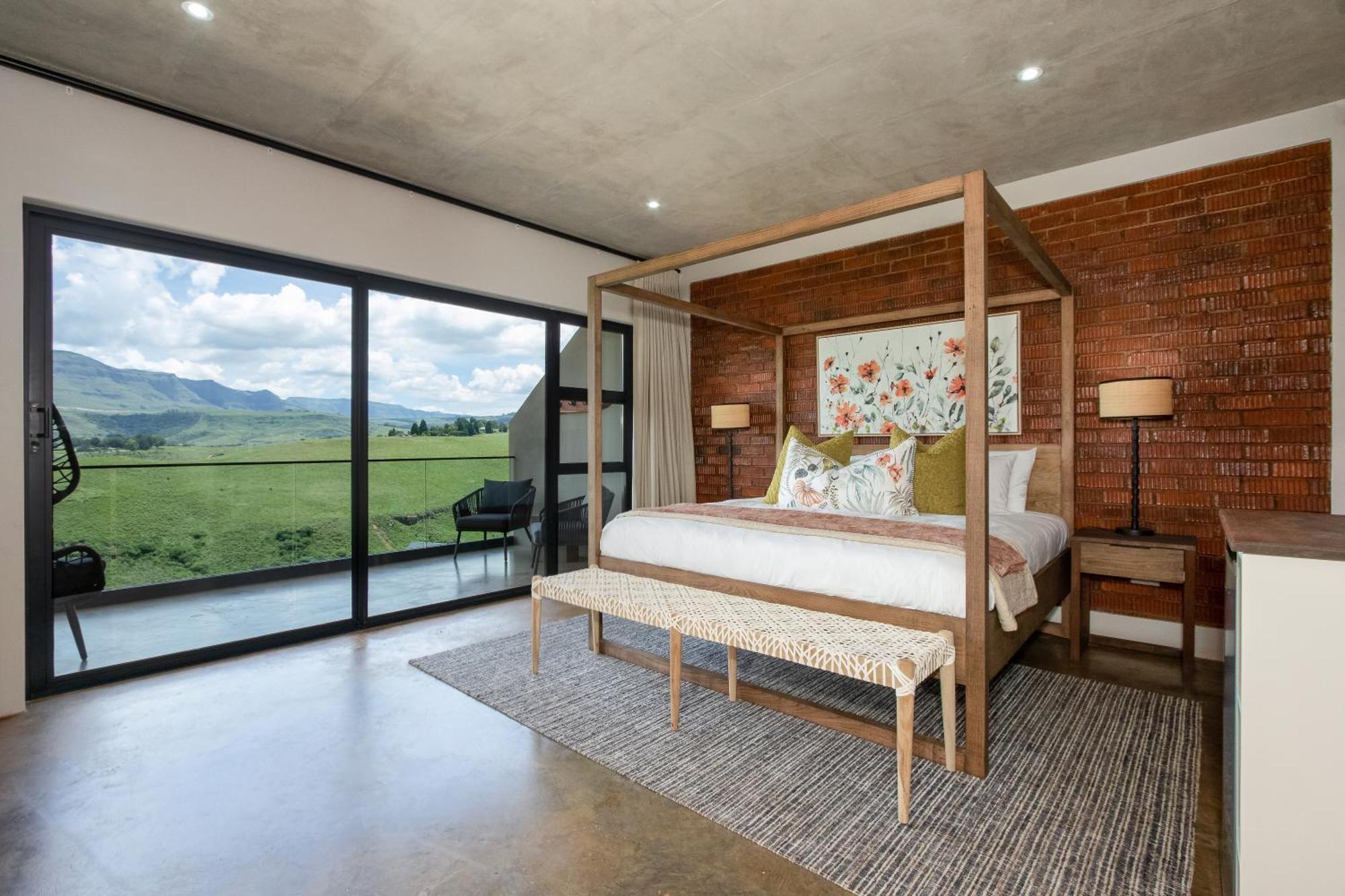 Dragonview Lodge Champagne Valley Esterno foto