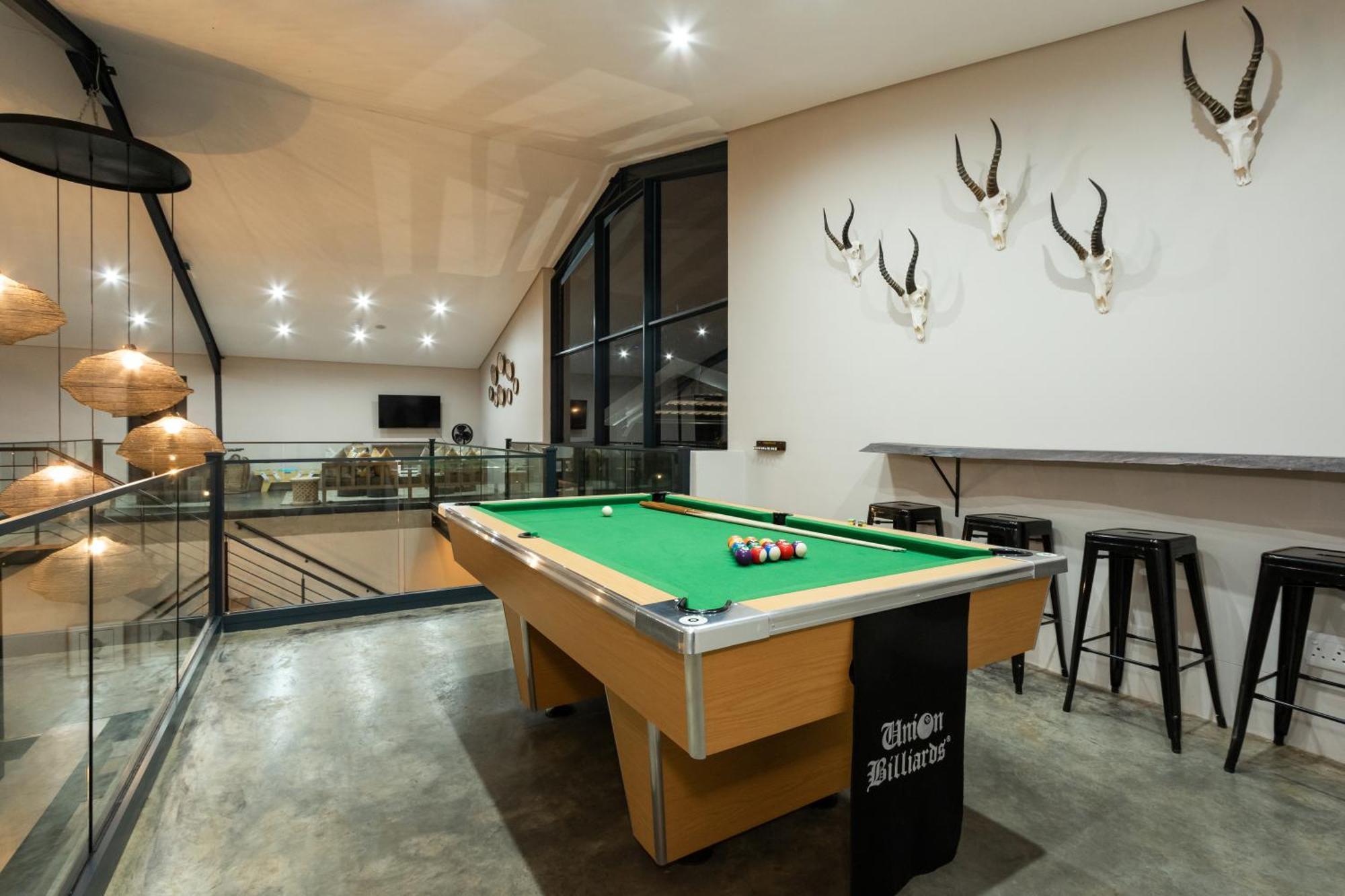 Dragonview Lodge Champagne Valley Esterno foto