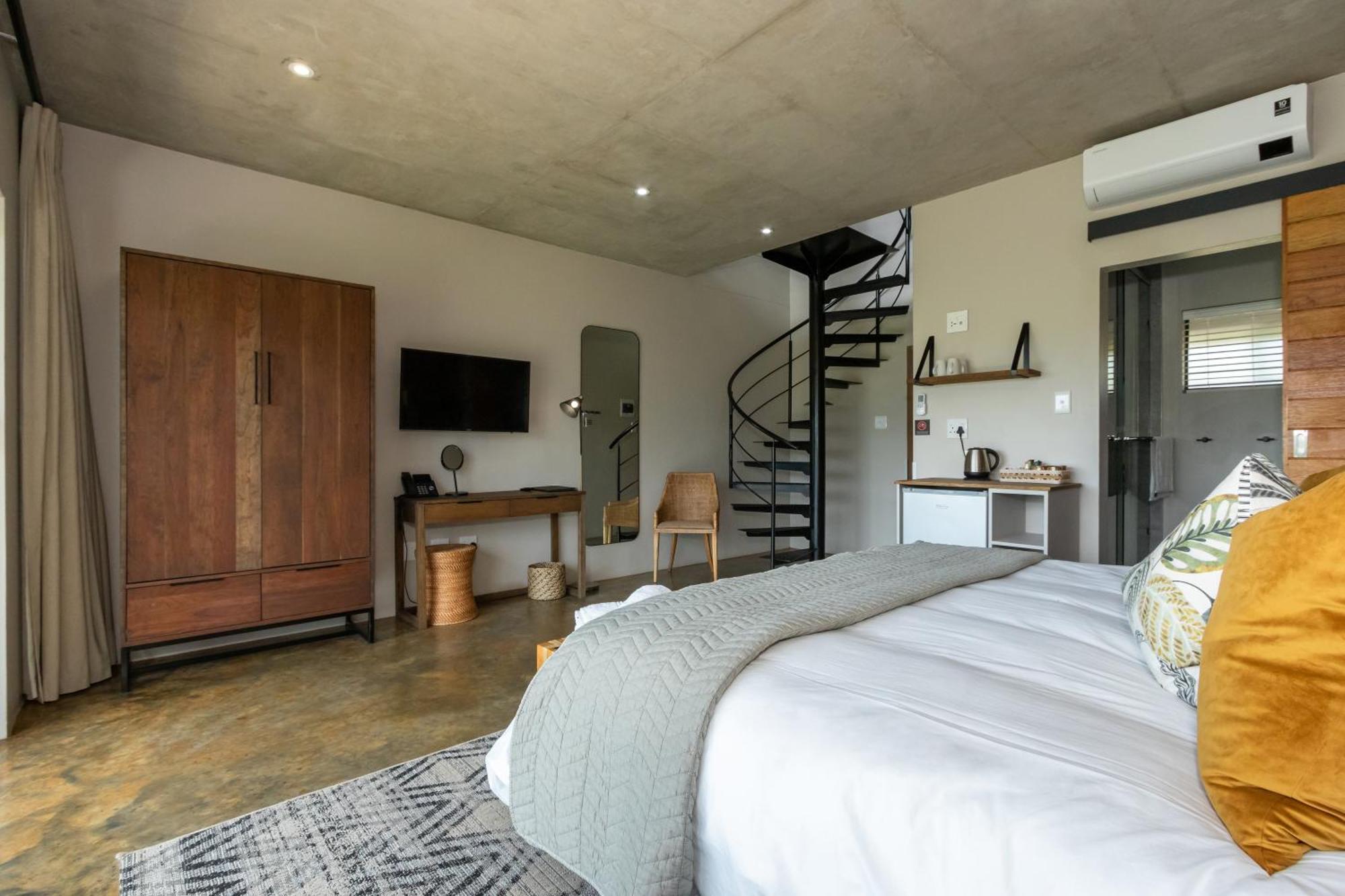 Dragonview Lodge Champagne Valley Esterno foto