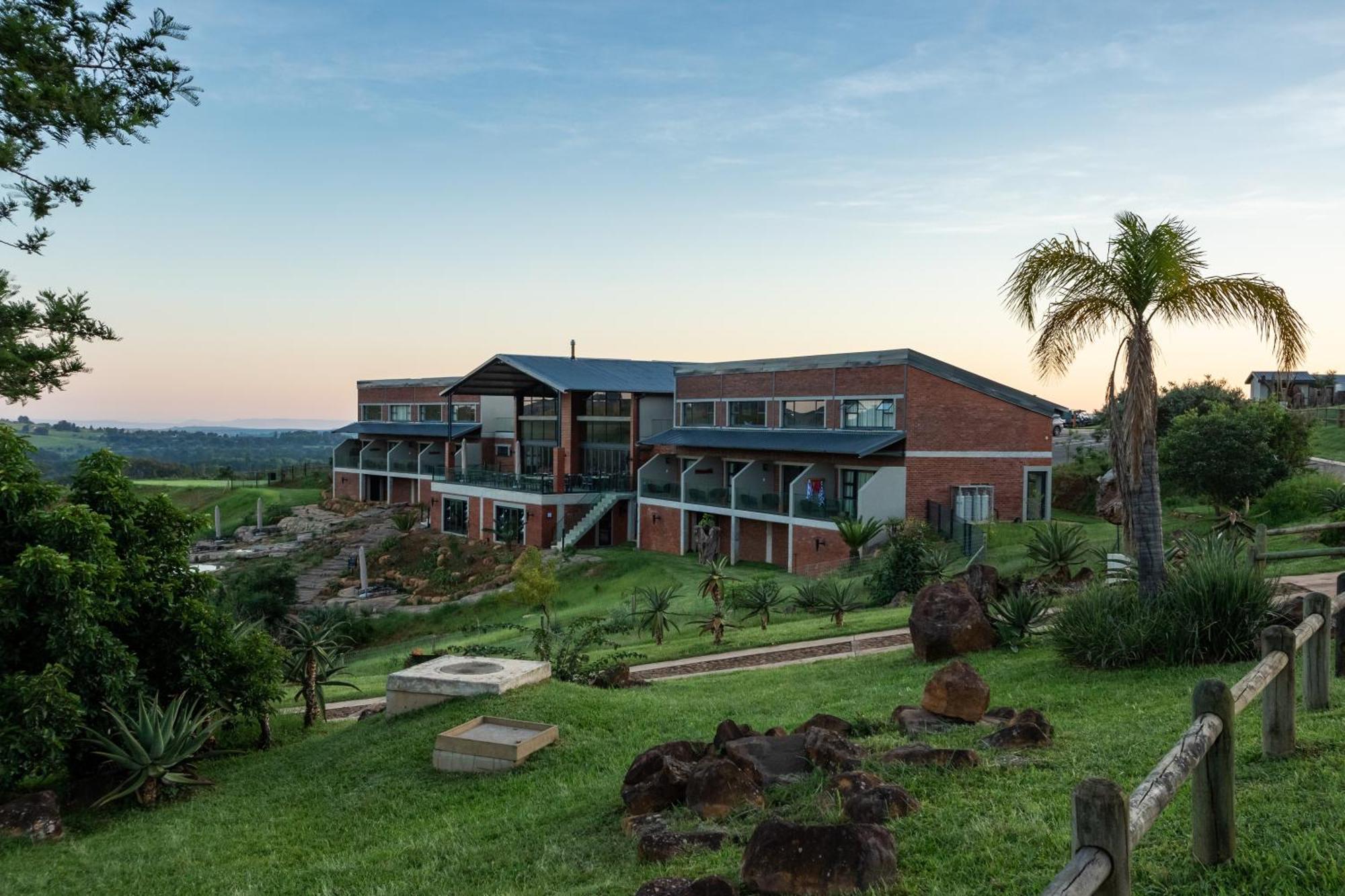 Dragonview Lodge Champagne Valley Esterno foto