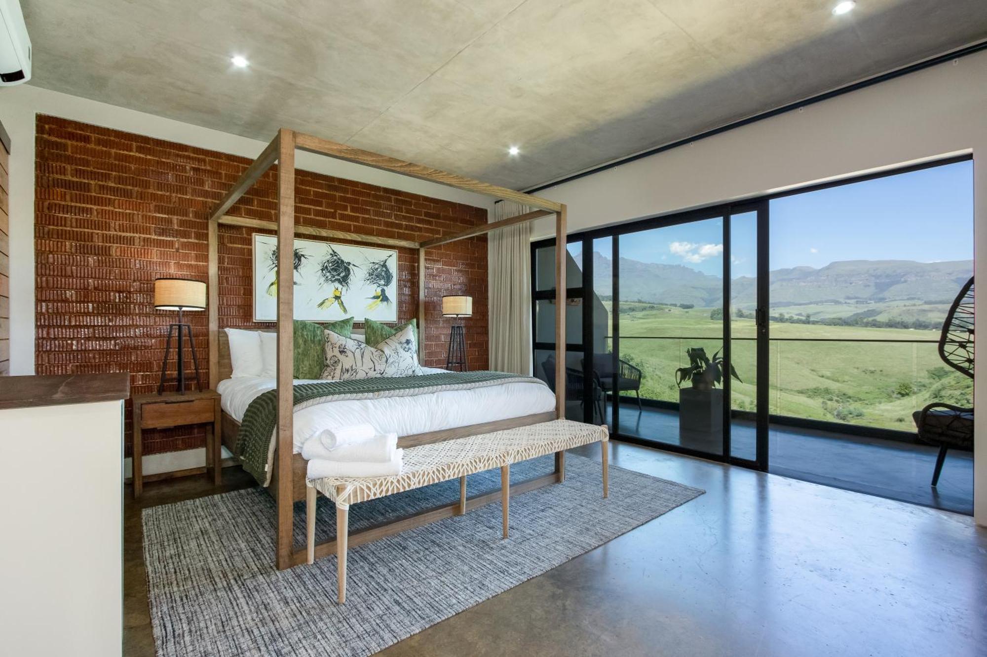Dragonview Lodge Champagne Valley Esterno foto