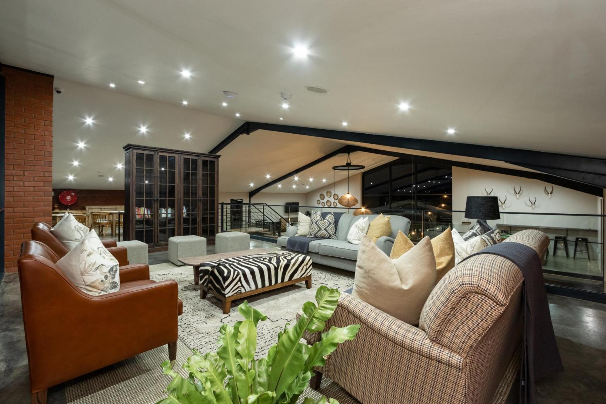 Dragonview Lodge Champagne Valley Esterno foto