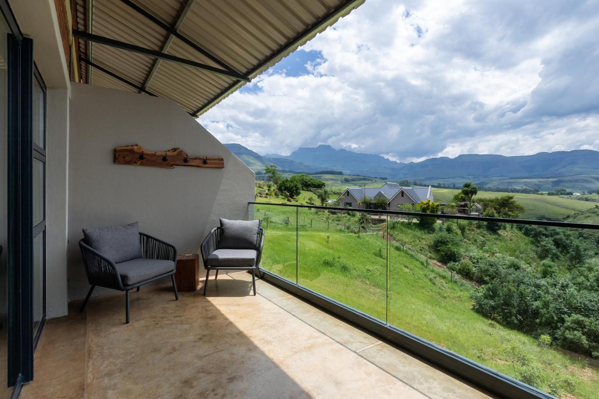 Dragonview Lodge Champagne Valley Esterno foto