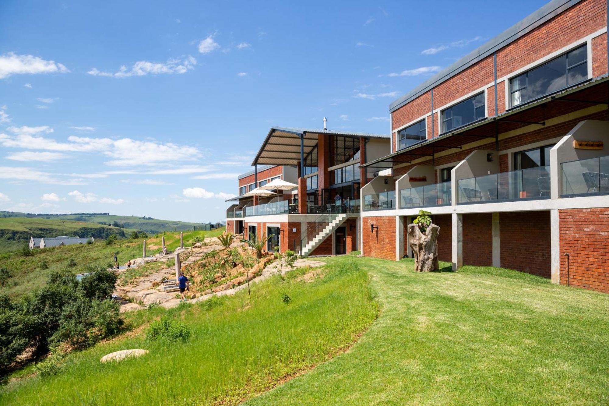 Dragonview Lodge Champagne Valley Esterno foto