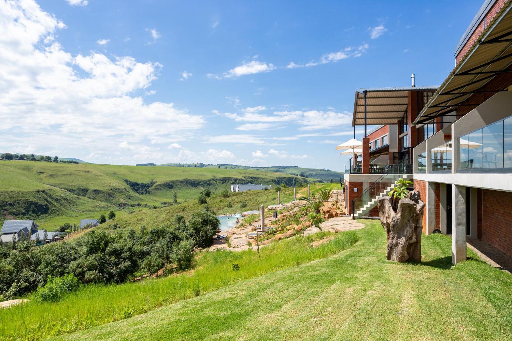 Dragonview Lodge Champagne Valley Esterno foto